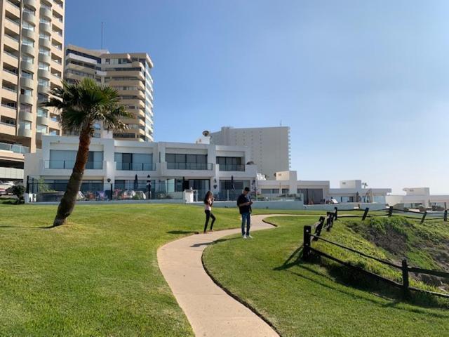 Beachfront Condo W Pools Steps To Beach & Mins To Dt Rosarito Eksteriør billede
